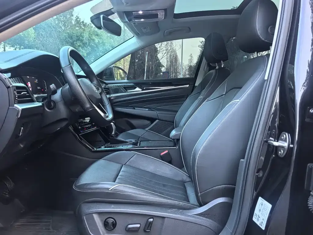 Volkswagen Passat 2022 из CN, фото 2