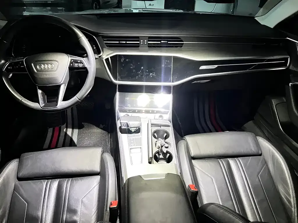 Audi A7 2023 из CN, фото 8