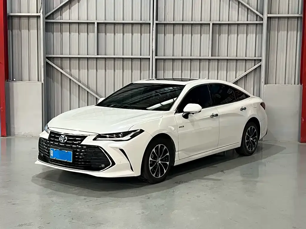 Toyota Avalon — фото 1
