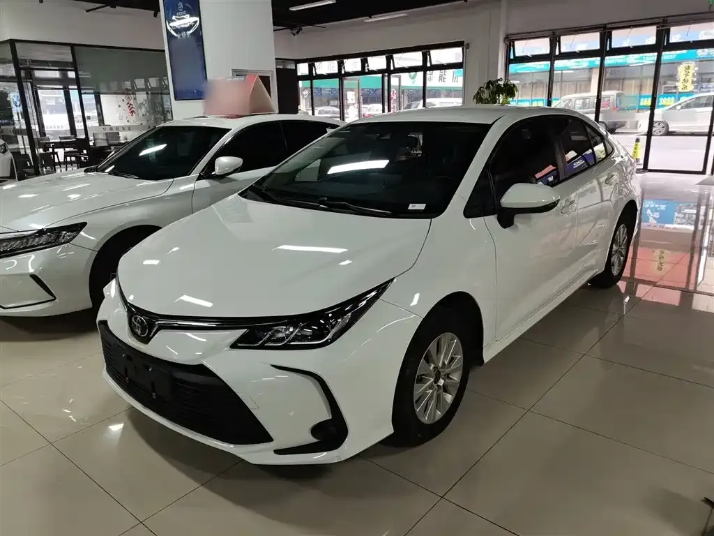 Toyota Corolla 2024 из CN, фото 1