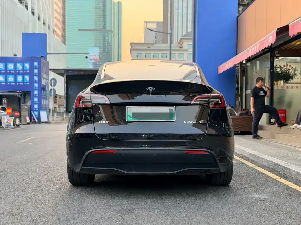 Tesla Model Y — фото 7