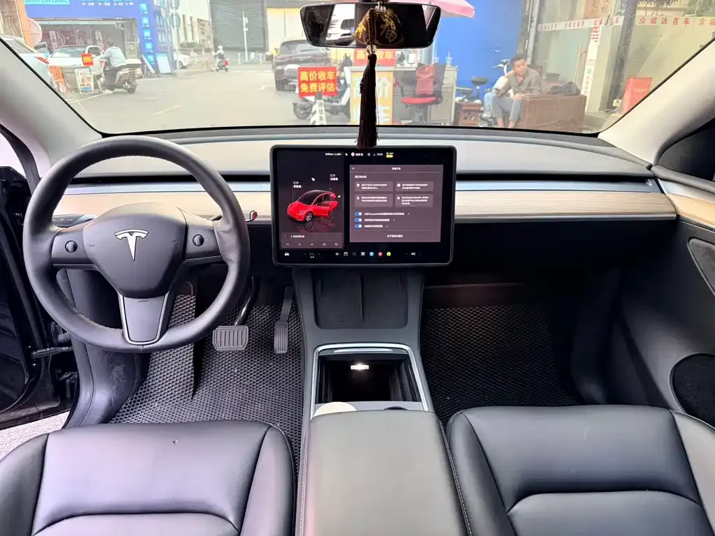 Tesla Model Y — фото 5