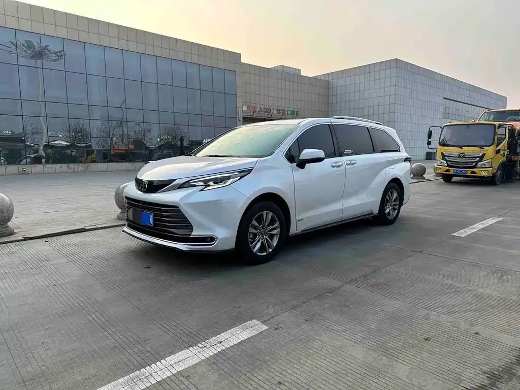 Toyota Sienna 2025 из CN, фото 1