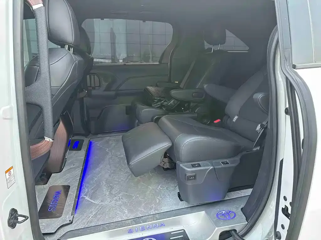 Toyota Sienna 2025 из CN, фото 4
