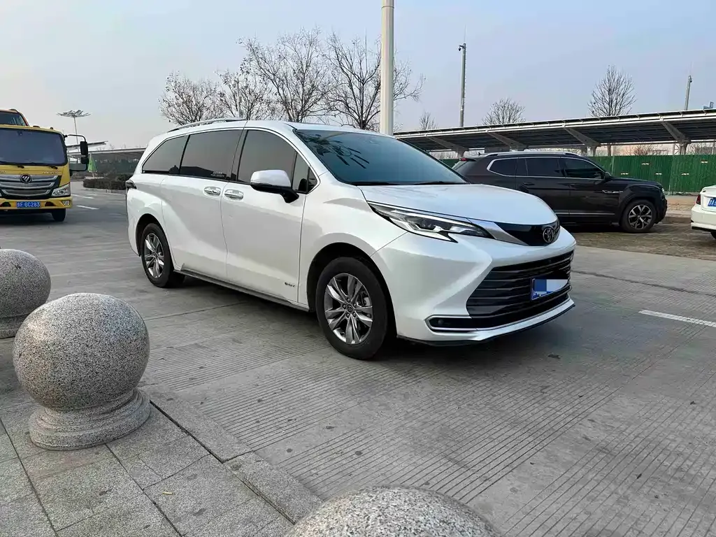 Toyota Sienna 2025 из CN, фото 7