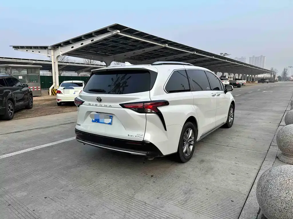Toyota Sienna 2025 из CN, фото 2