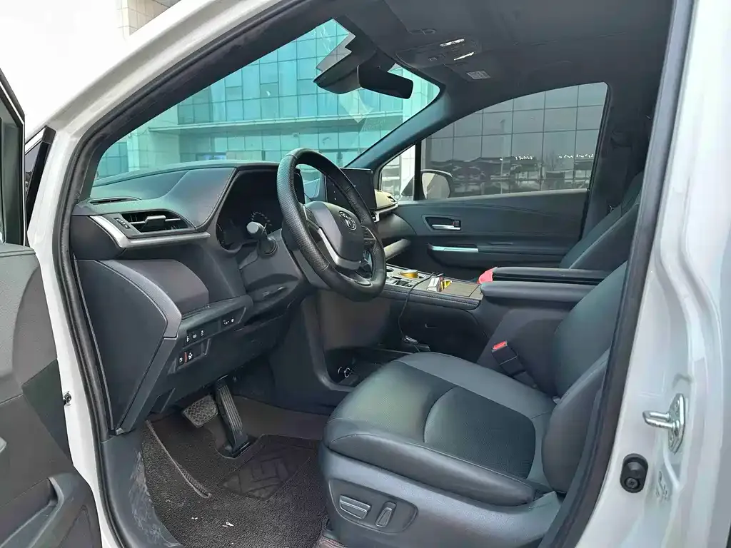 Toyota Sienna 2025 из CN, фото 3