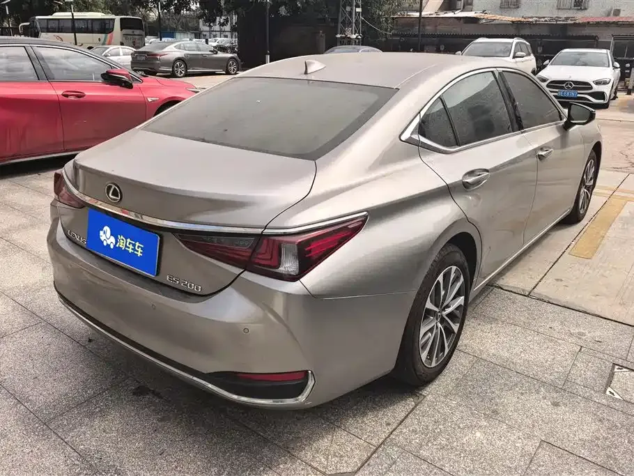 Lexus ES — фото 10