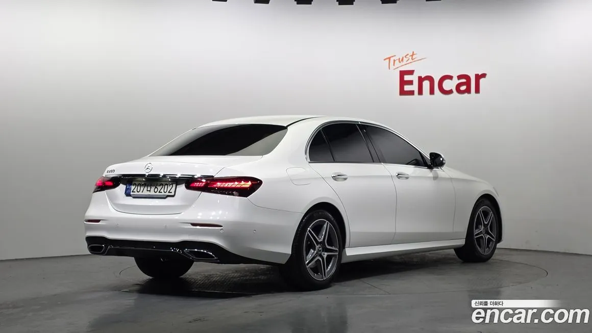 Mercedes-Benz E-Class — фото 2