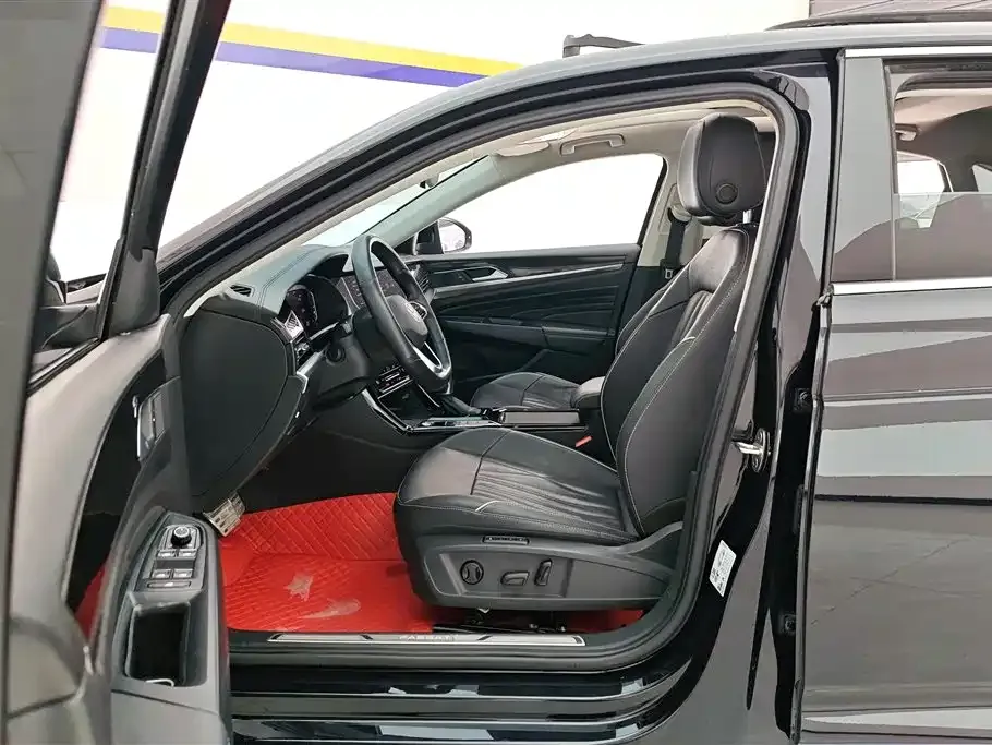 Volkswagen Passat 2023 из CN, фото 2