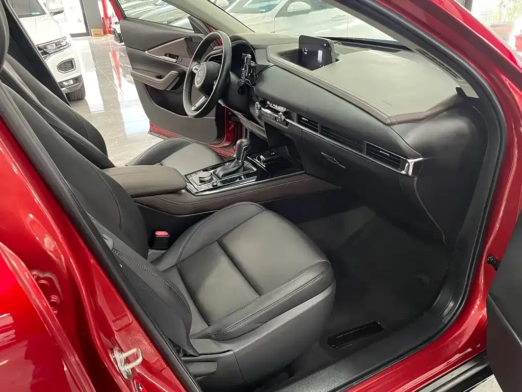 Mazda CX-30 2022 из CN, фото 2