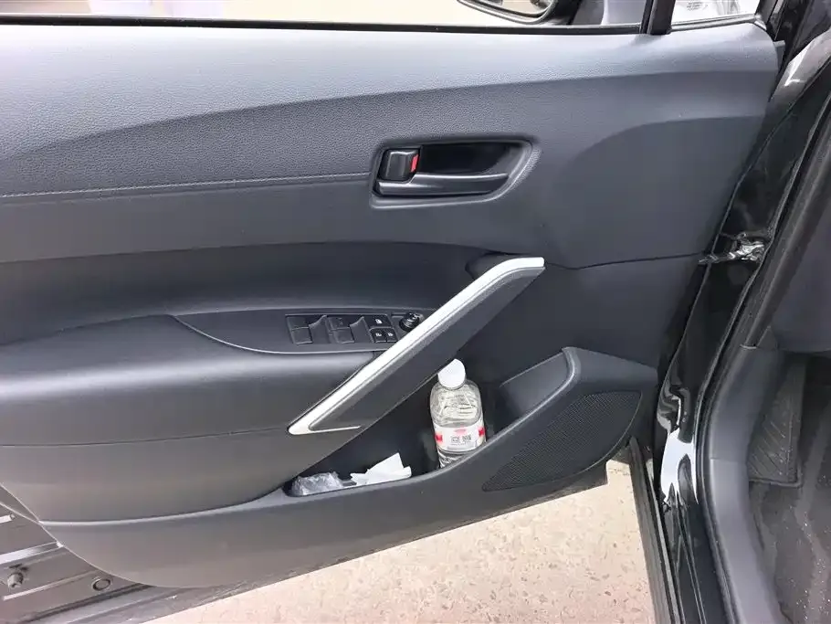 Toyota Corolla Cross 2024 из CN, фото 7