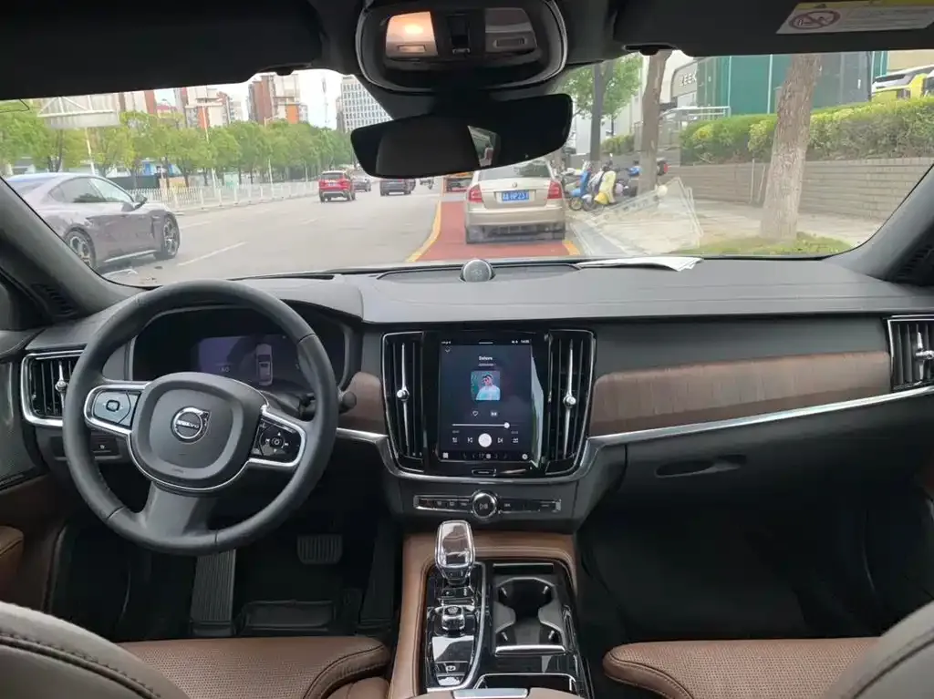 Volvo S90 PHEV 2023 из CN, фото 4