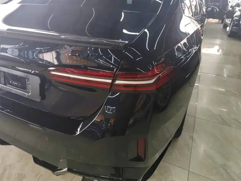 BMW 5 Series 2025 из CN, фото 7