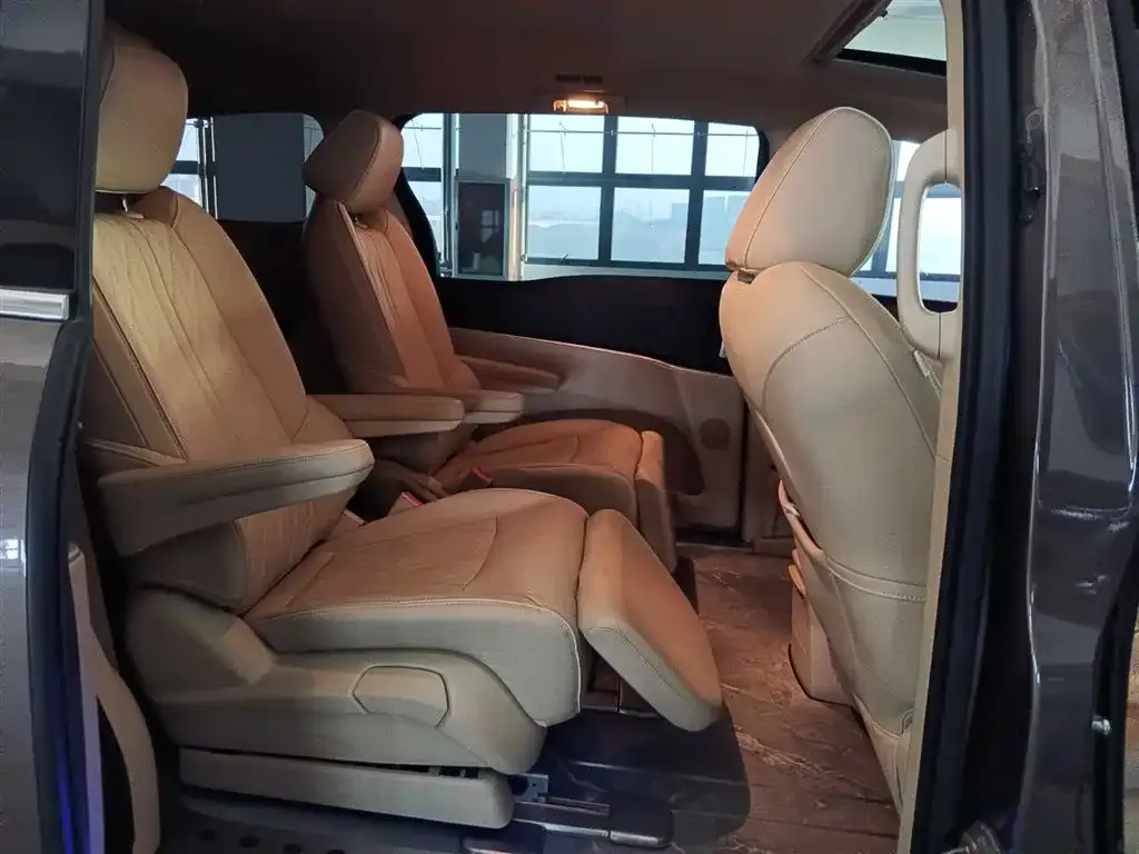 Buick GL8 2023 из CN, фото 2