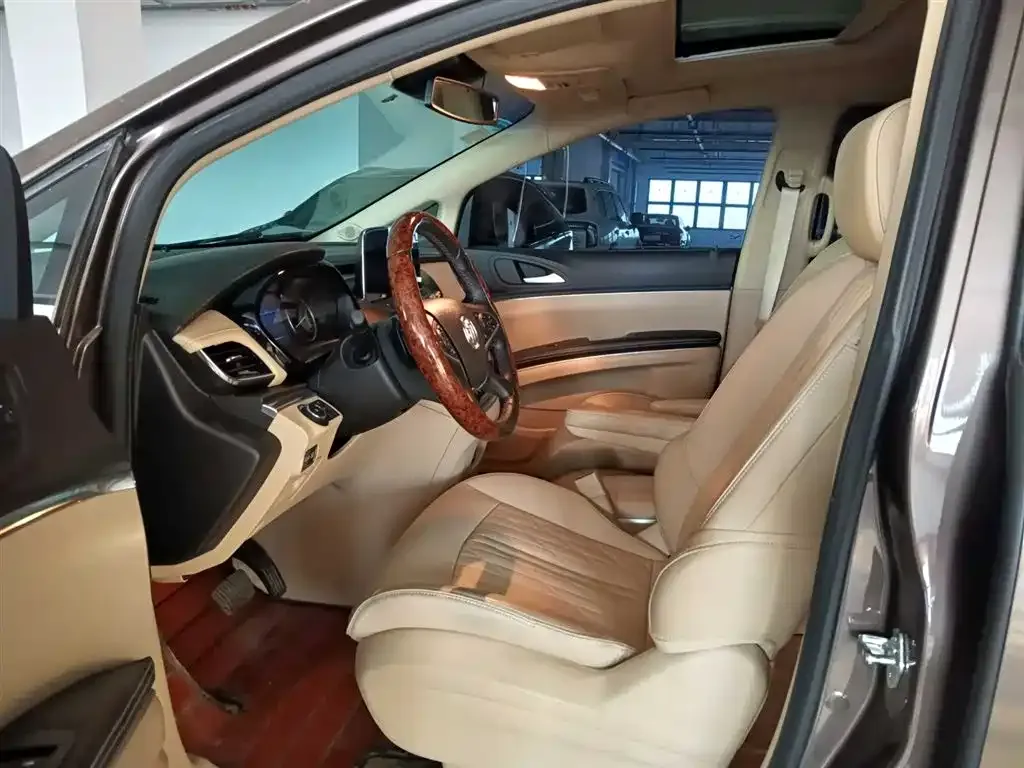 Buick GL8 2023 из CN, фото 10