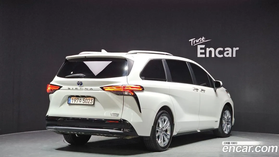 Toyota Sienna — фото 3