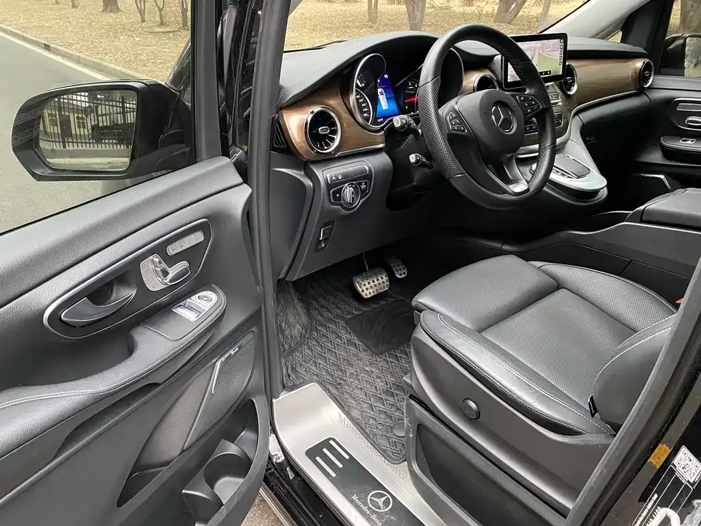 Mercedes-Benz V-Class 2024 из CN, фото 7