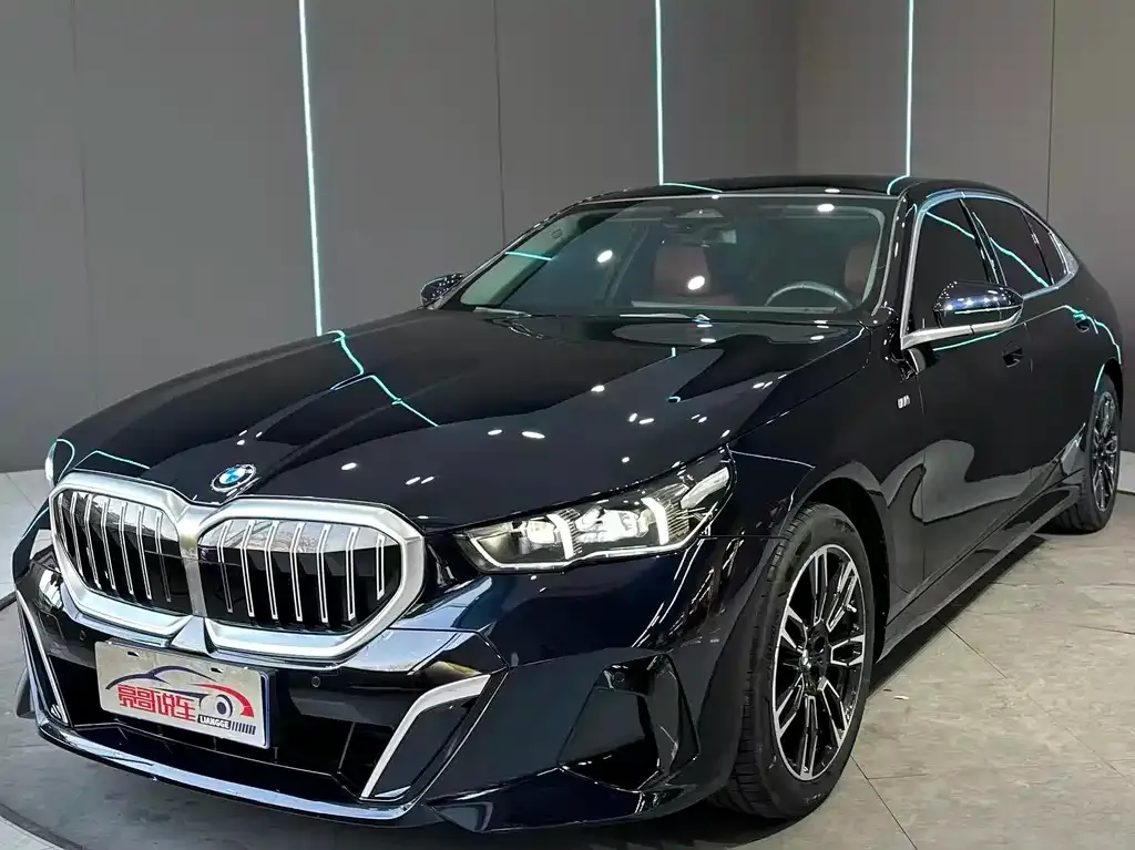 BMW 5 Series 2024 из CN, фото 1