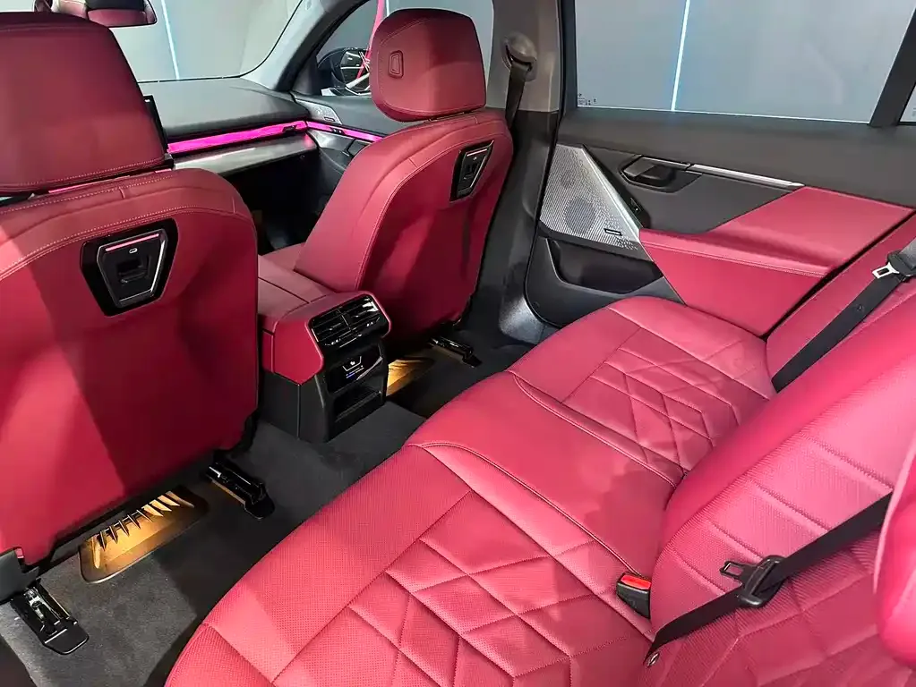 BMW 5 Series 2024 из CN, фото 9