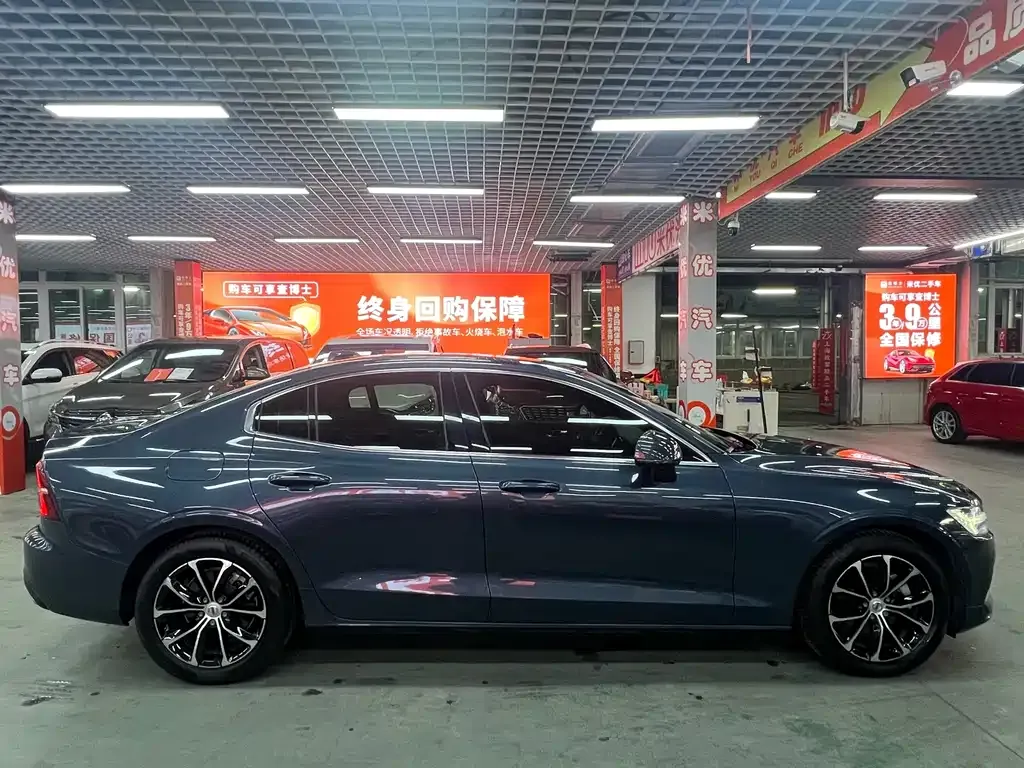 Volvo S60 2022 из CN, фото 3
