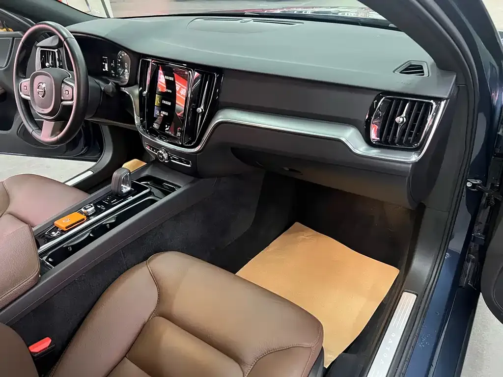Volvo S60 2022 из CN, фото 5