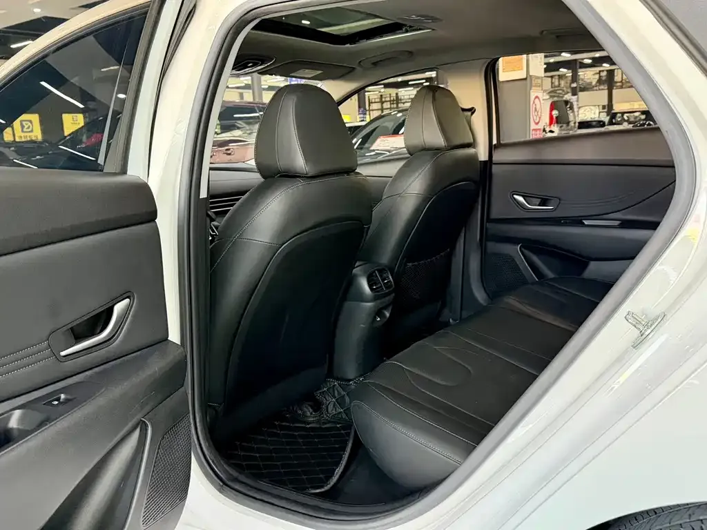 Hyundai Elantra 2022 из CN, фото 4