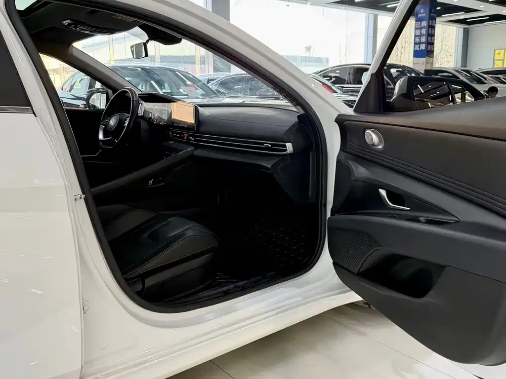 Hyundai Elantra 2022 из CN, фото 7