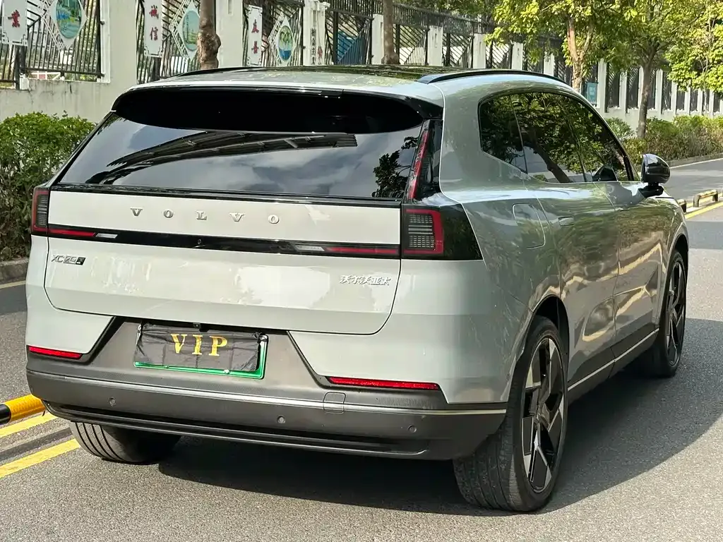 Volvo XC70 Plug-in Hybrid 2025 из CN, фото 4