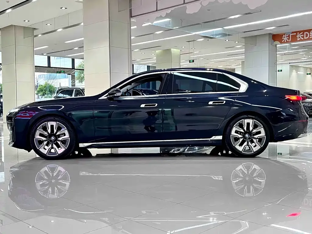 BMW 7 Series 2024 из CN, фото 4