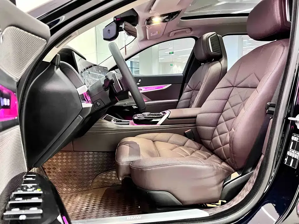 BMW 7 Series 2024 из CN, фото 9