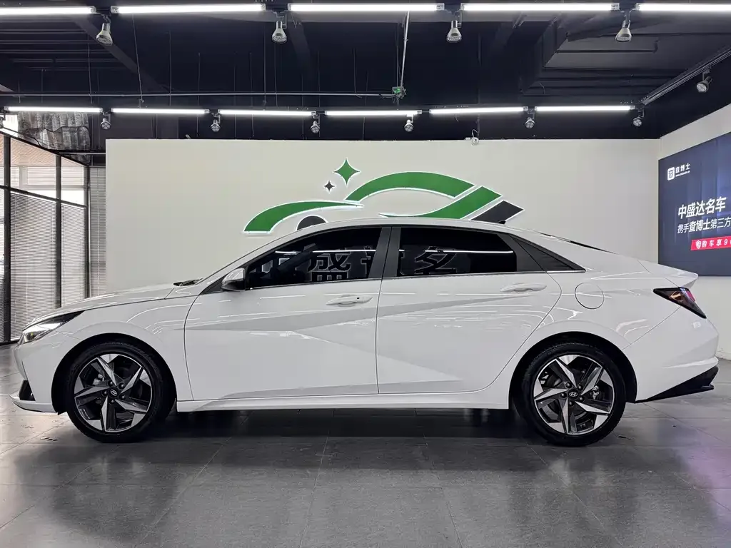 Hyundai Elantra 2023 из CN, фото 8