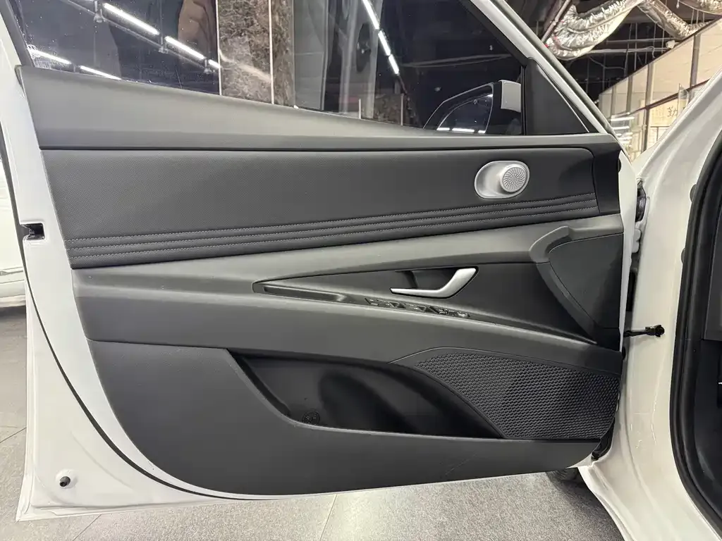 Hyundai Elantra 2023 из CN, фото 2