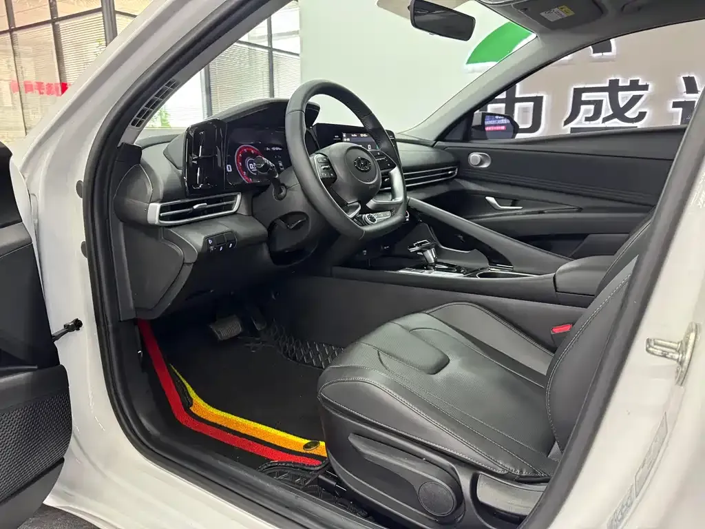 Hyundai Elantra 2023 из CN, фото 7