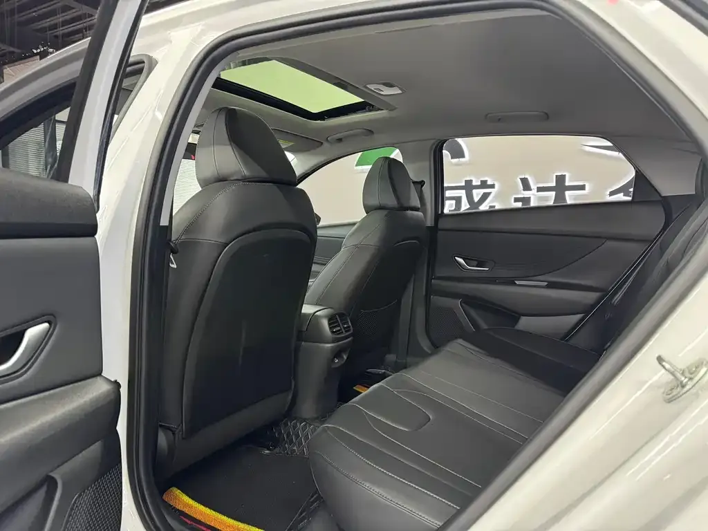 Hyundai Elantra 2023 из CN, фото 3
