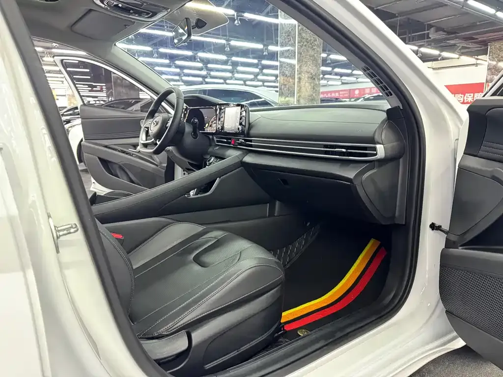 Hyundai Elantra 2023 из CN, фото 6