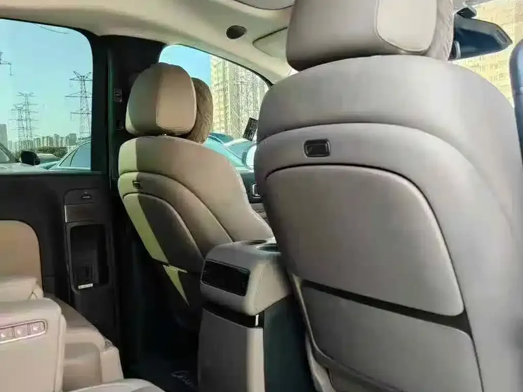 Li Auto MEGA — фото 3