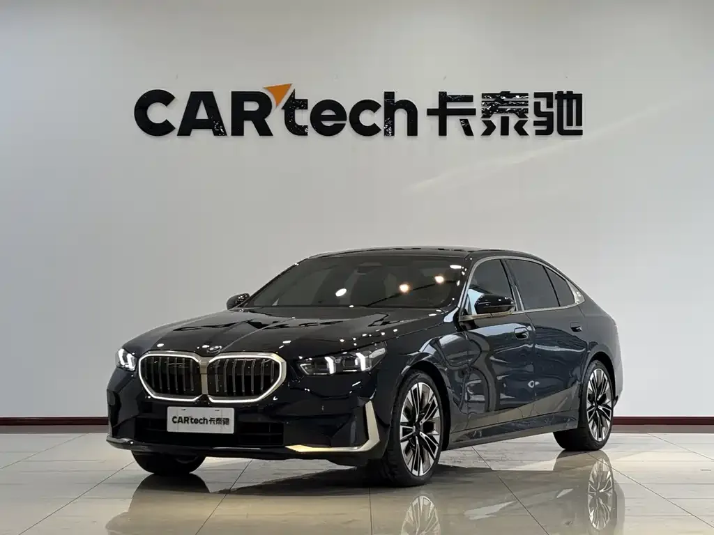 BMW 5 Series 2025 из CN, фото 1