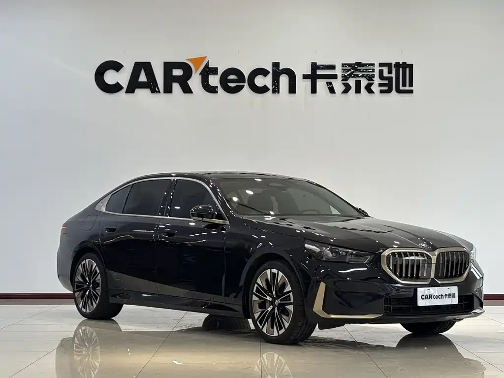 BMW 5 Series 2025 из CN, фото 4