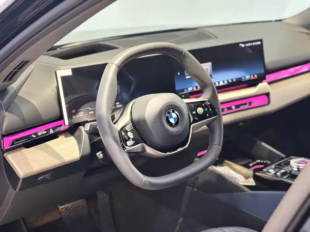 BMW 5 Series 2025 из CN, фото 9