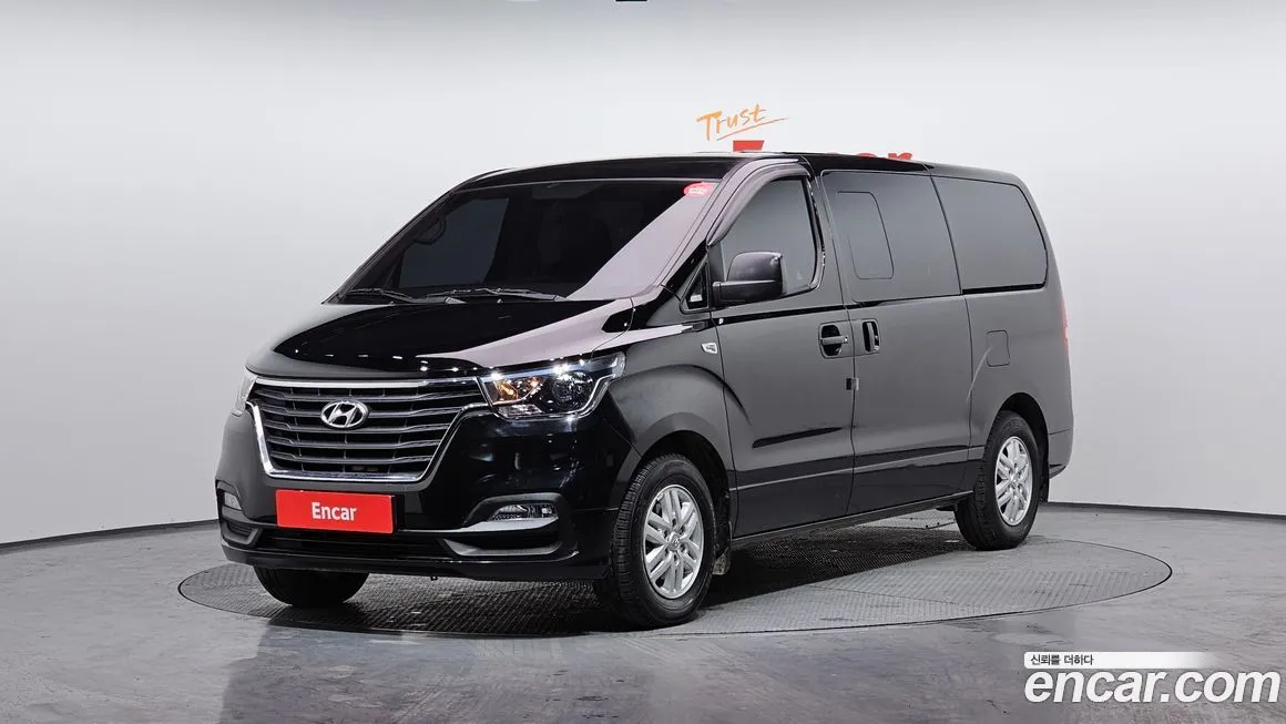 Hyundai Starex — фото 1