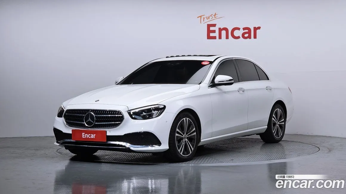 Mercedes-Benz E-Class — фото 1
