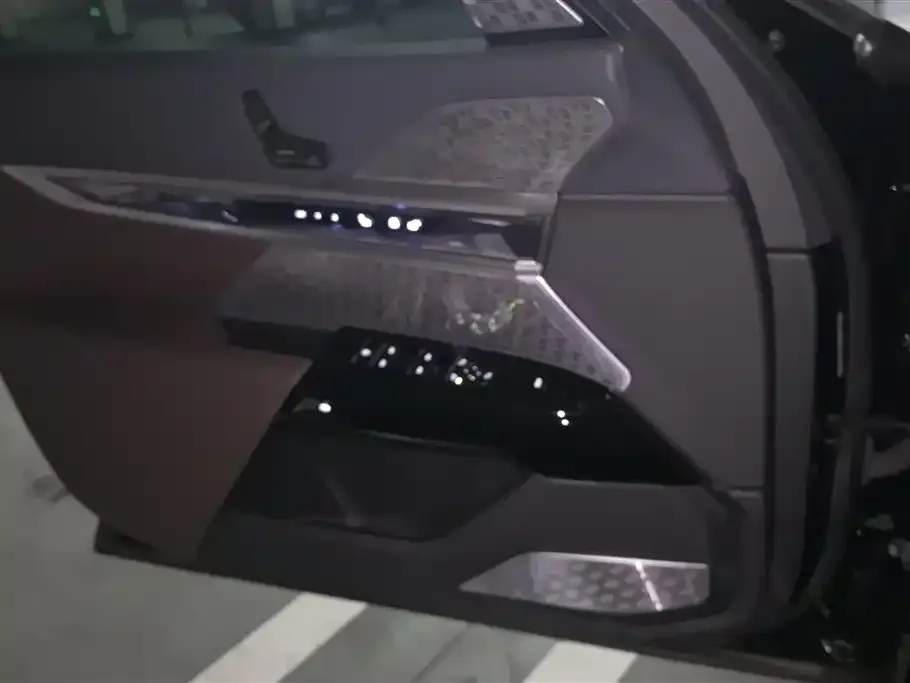 BMW 7 Series 2026 из CN, фото 8
