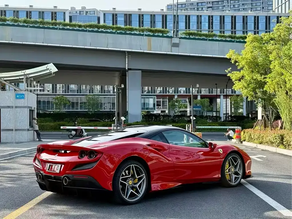 Ferrari F8 — фото 7
