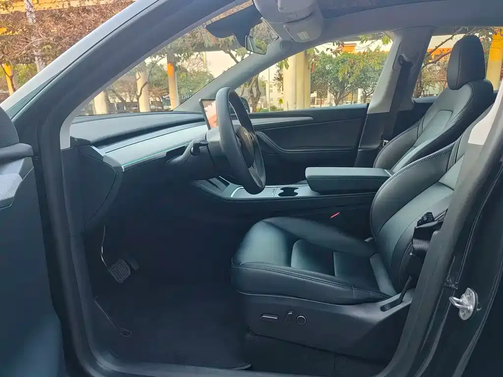 Tesla Model Y 2024 из CN, фото 3