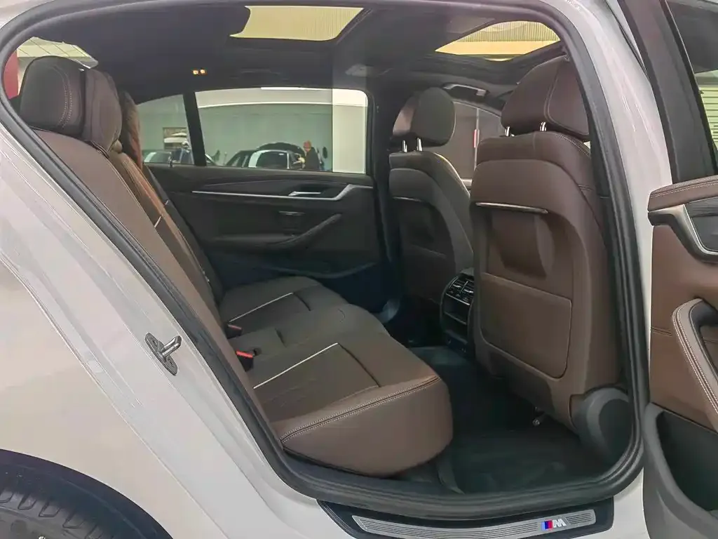 BMW 5 Series 2022 из CN, фото 8