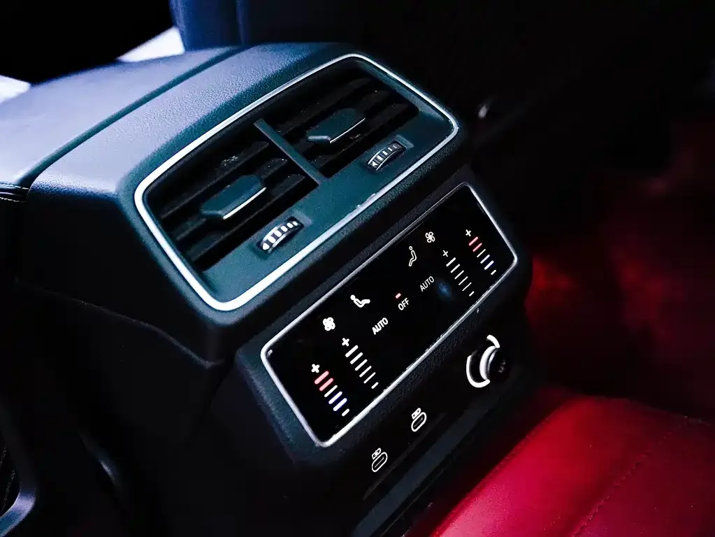 Audi A6L 2023 из CN, фото 10