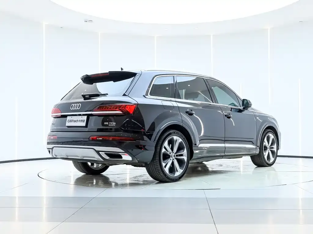 Audi Q7 — фото 8