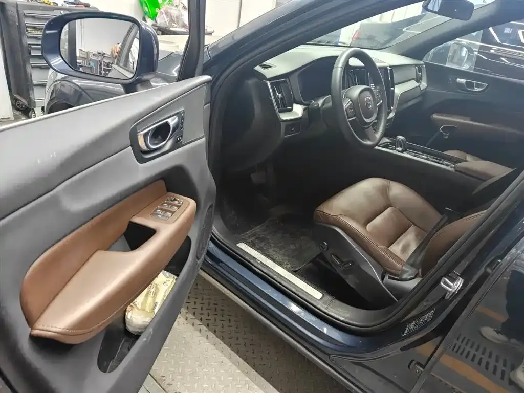 Volvo XC60 2022 из CN, фото 9