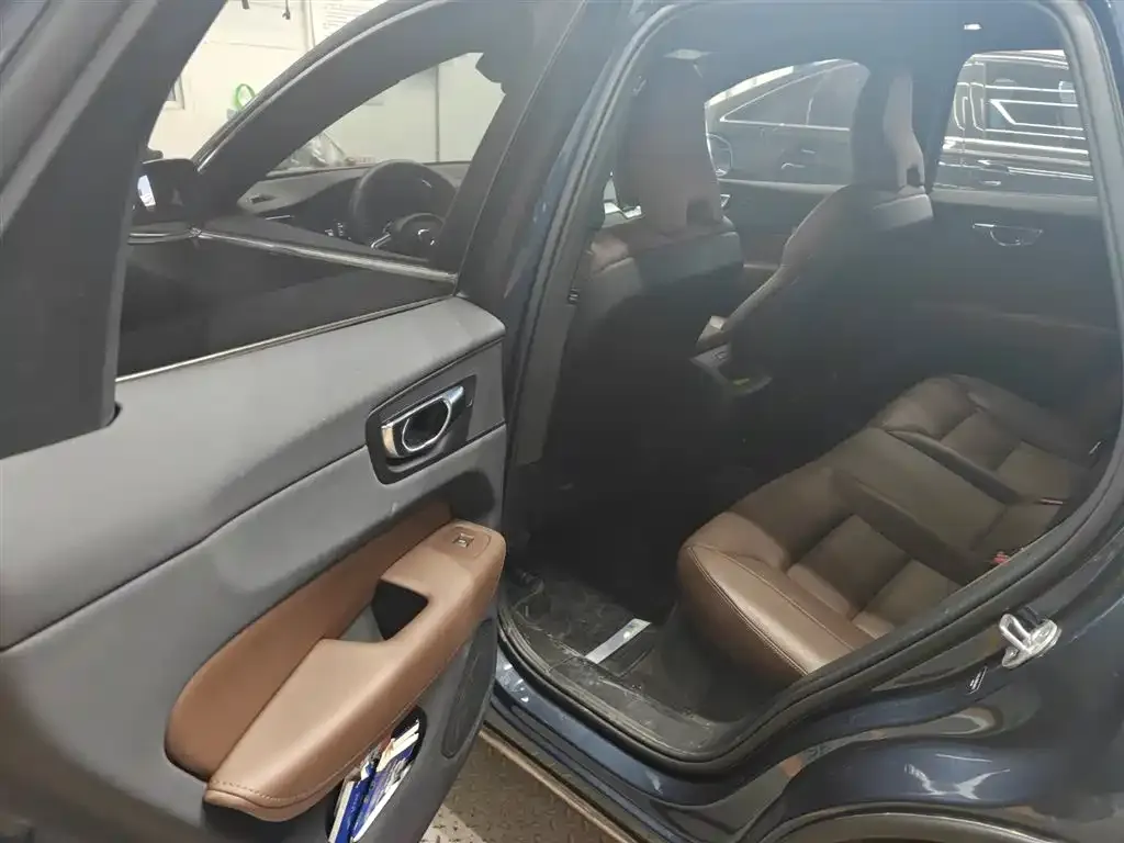 Volvo XC60 2022 из CN, фото 3